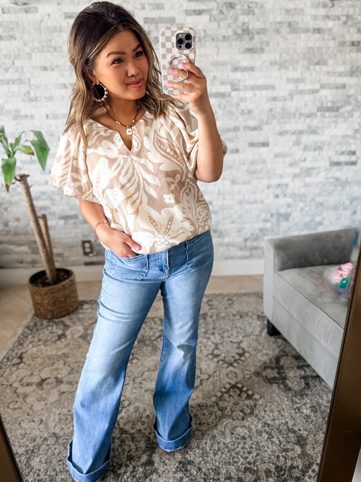 OATMEAL FLORAL PUFF SLEEVE TOP w/ NOTCHED NECKLINE