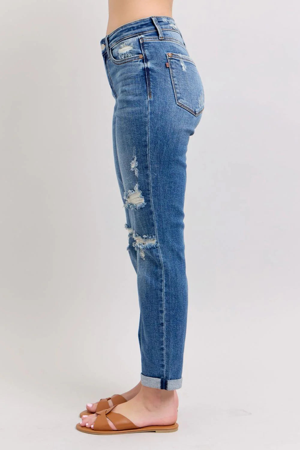 JUDY BLUE MID RISE DISTRESSED BOYFRIEND JEANS
