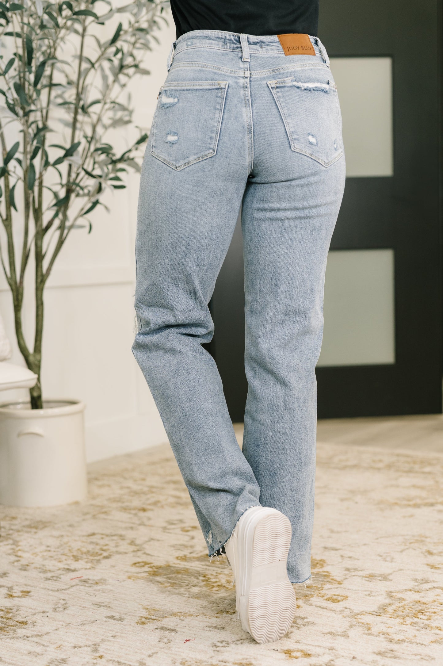 JUDY BLUE JADE MID RISE DISTRESSED STRAIGHT JEANS