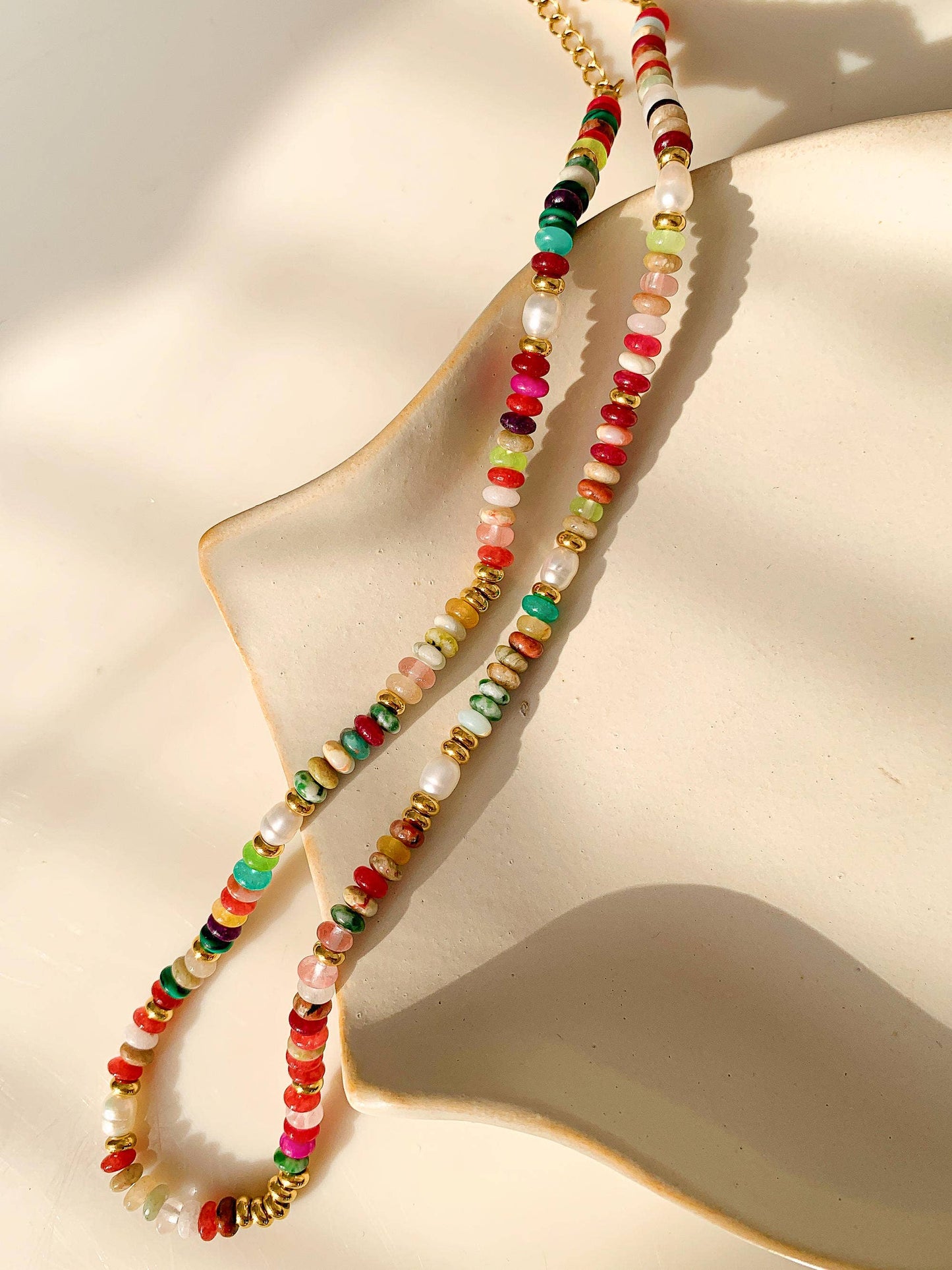 SUNNY BOHO COLORED BEADED NECKLACE - MULTI