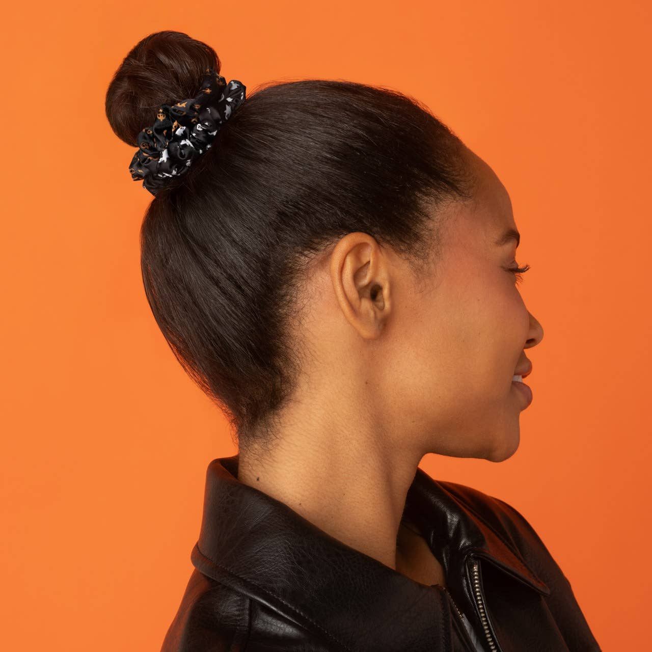 KITSCH RUCHED SATIN SCRUNCHIES - GHOSTS & PUMPKINS
