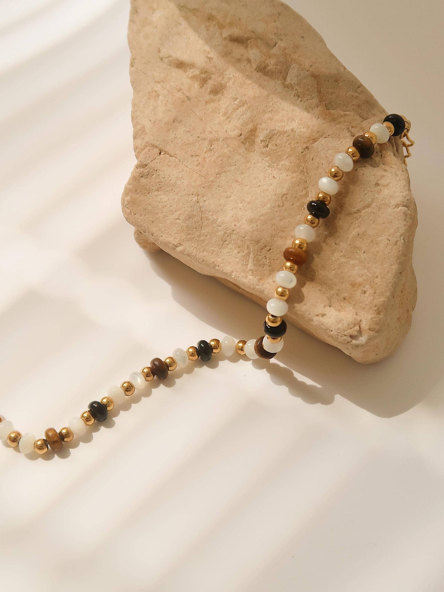 ARROW 18K PLATED BOHO BEADED NECKLACE - BROWN