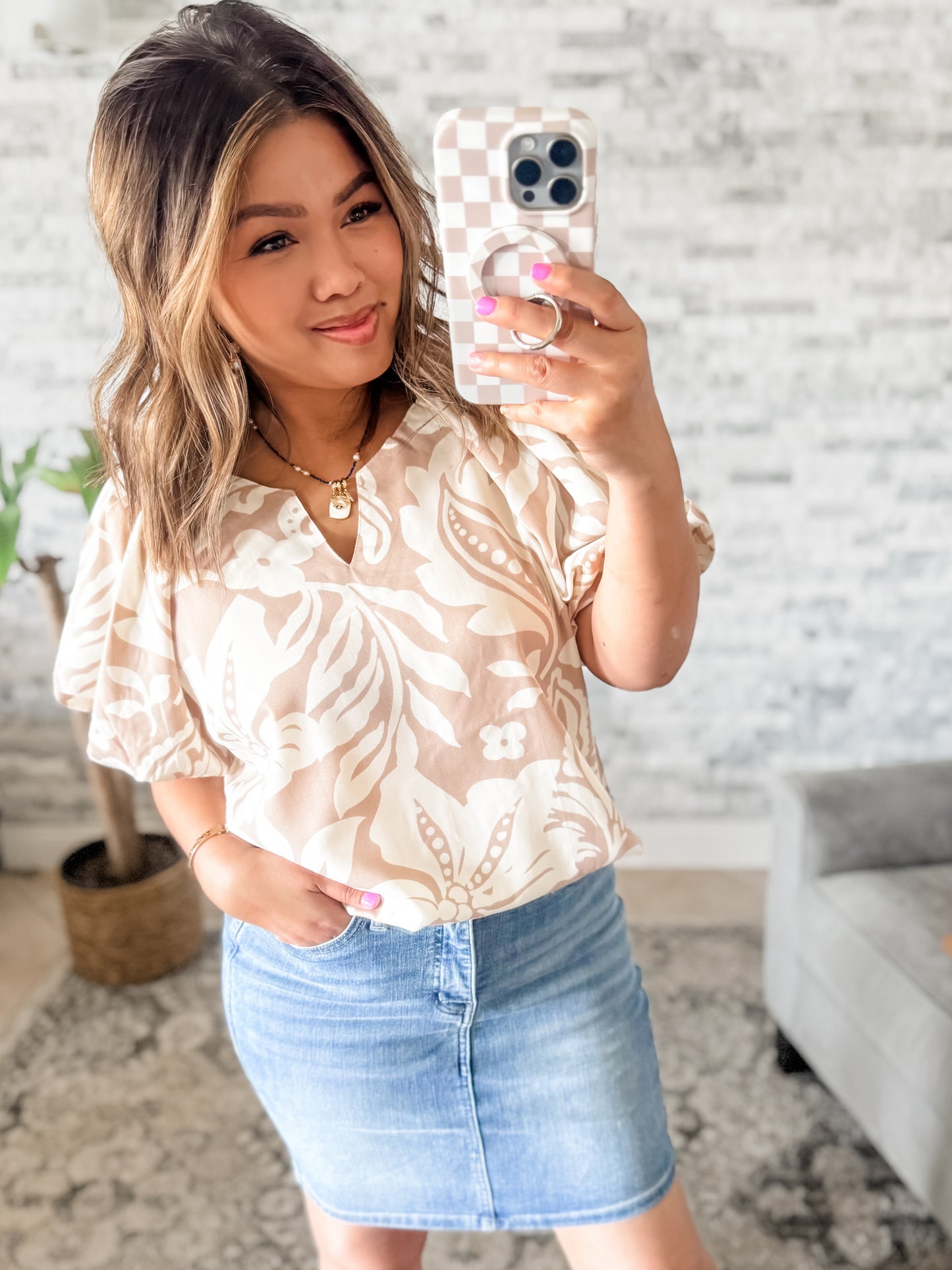 OATMEAL FLORAL PUFF SLEEVE TOP w/ NOTCHED NECKLINE