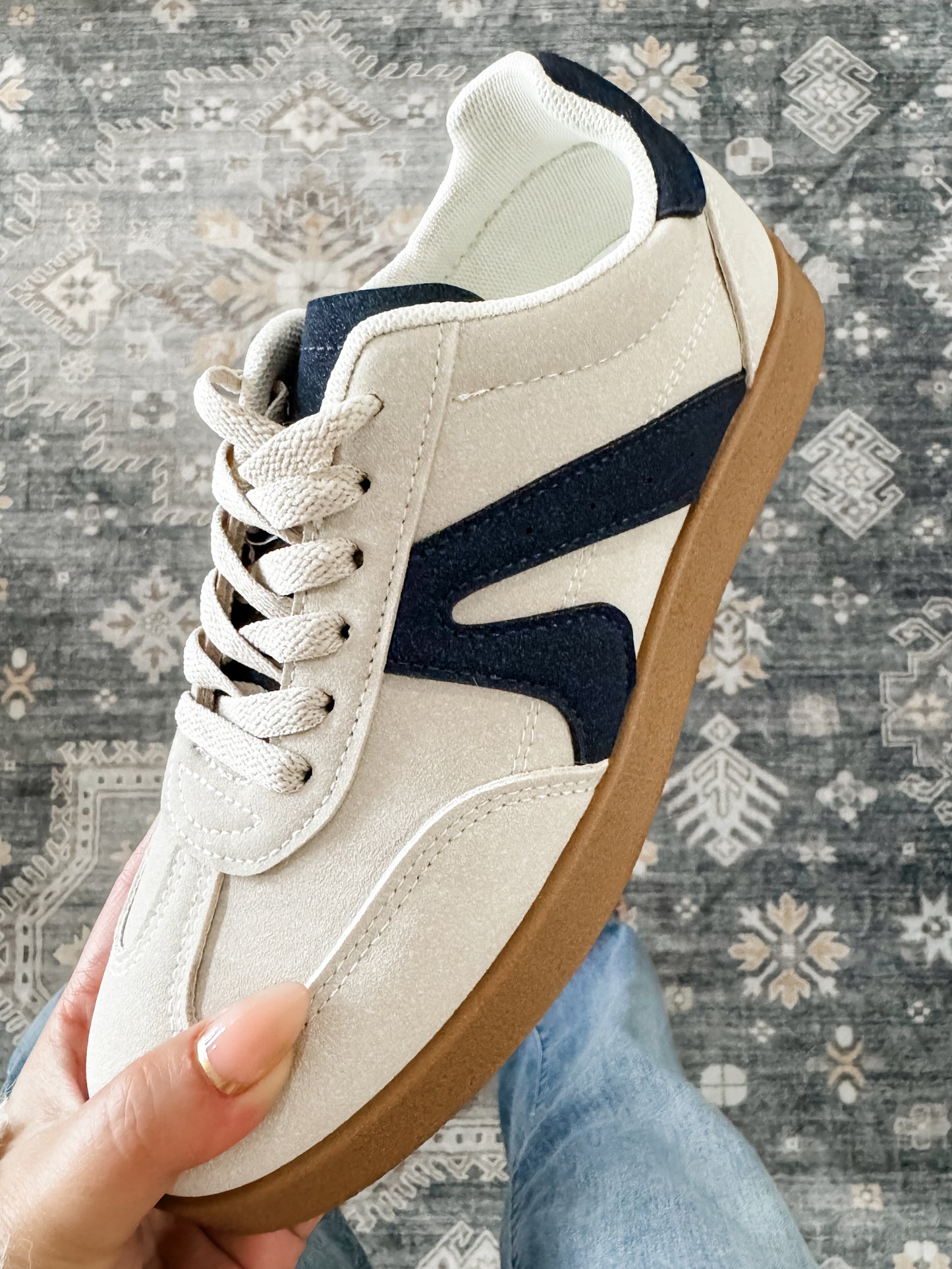 VERY G RETRO SNEAKERS in BEIGE & NAVY