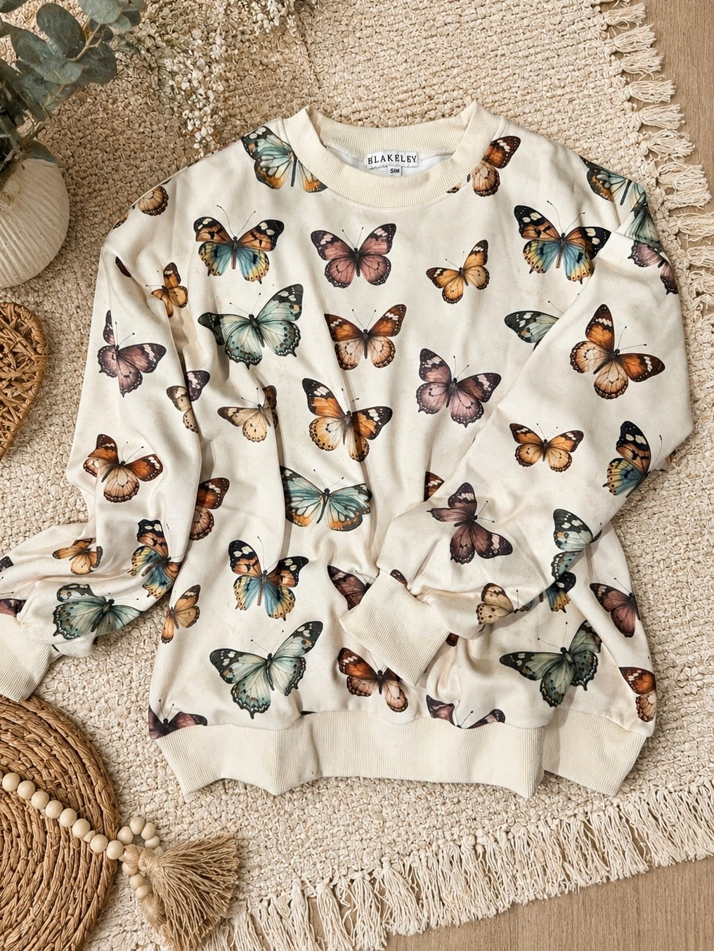 BUTTERFLY SEASON PULLOVER SWEATSHIRT