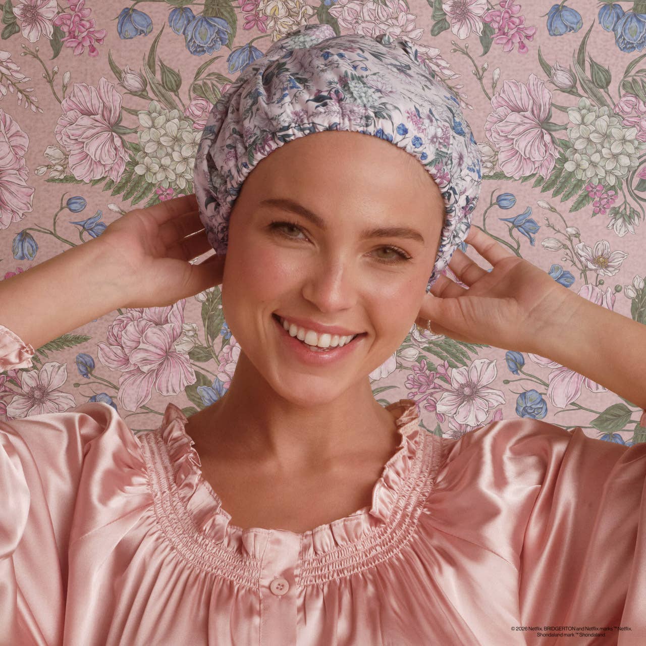 KITSCH x BRIDGERTON SATIN-LINED FLEXI SHOWER CAP in WISTERIA