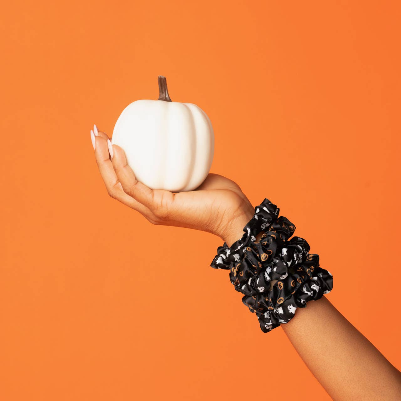 KITSCH RUCHED SATIN SCRUNCHIES - GHOSTS & PUMPKINS