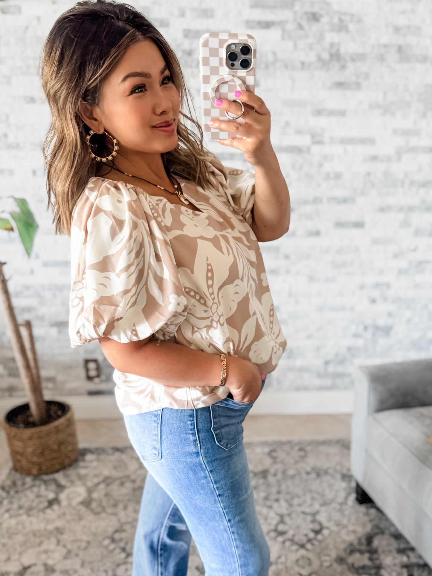 OATMEAL FLORAL PUFF SLEEVE TOP w/ NOTCHED NECKLINE