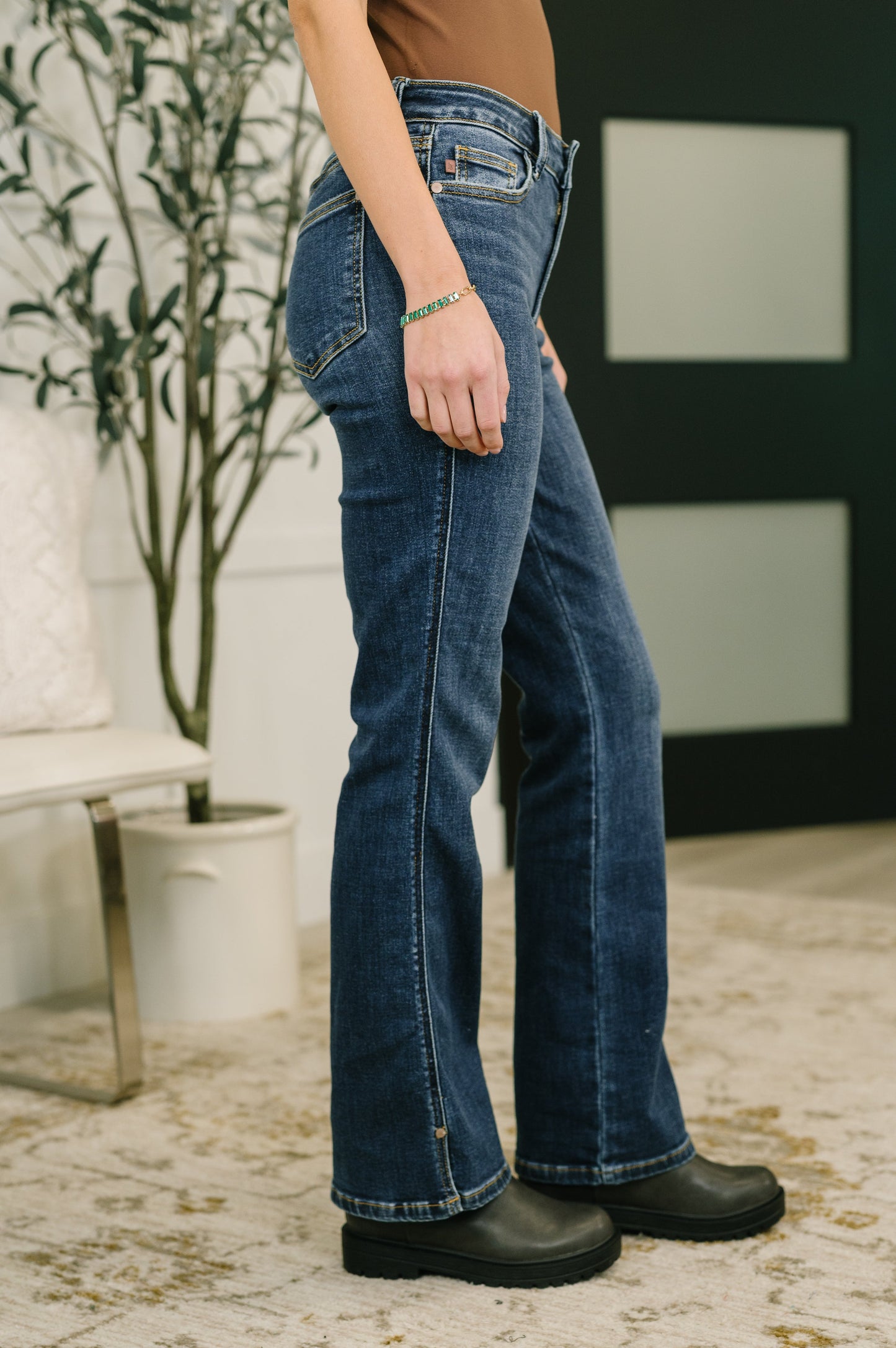 JUDY BLUE MID RISE BOOTCUT w/ CELL PHONE BACK POCKET & SLIT