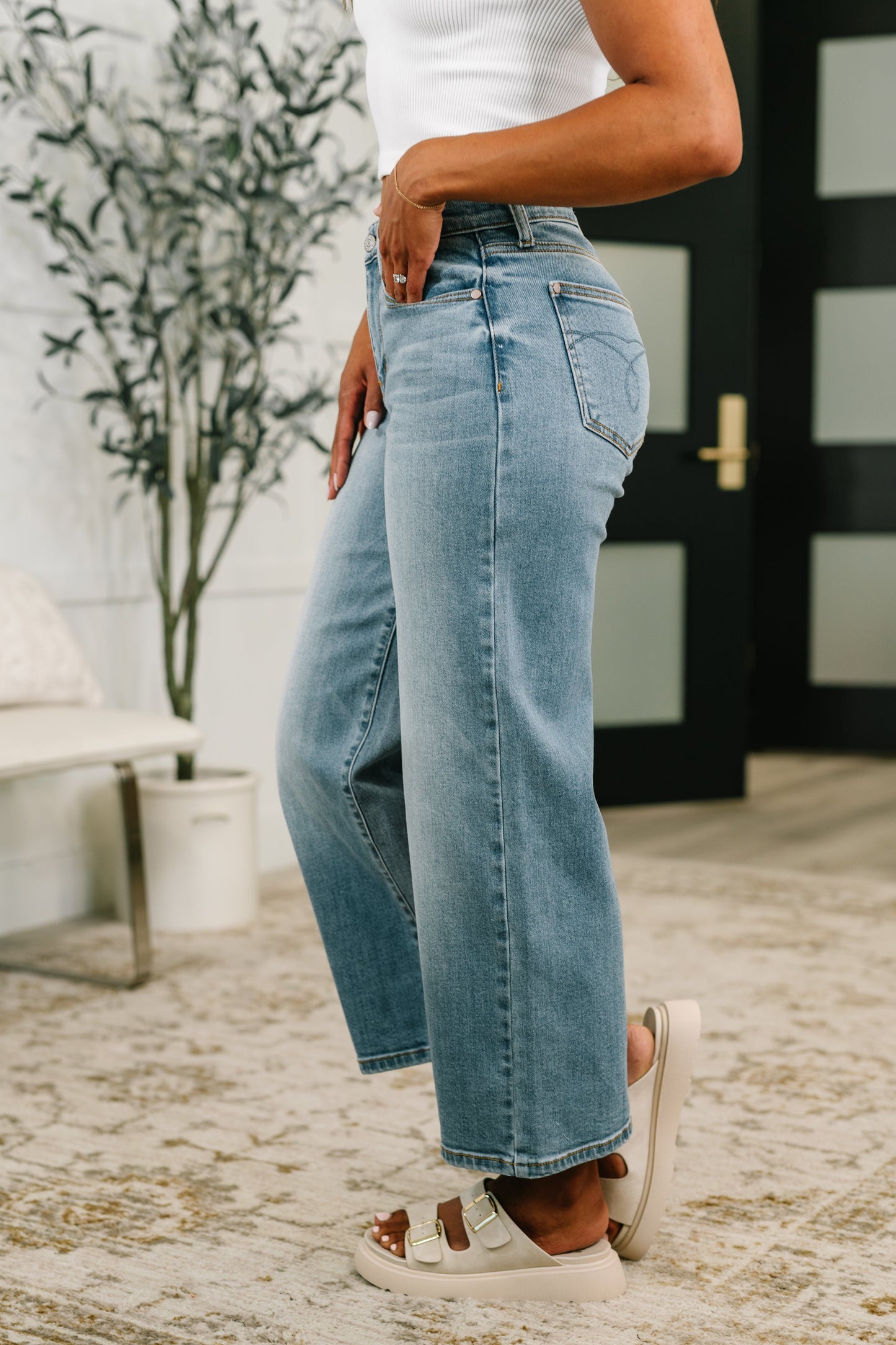 JUDY BLUE MID RISE WIDE LEG ANKLE LENGTH JEAN