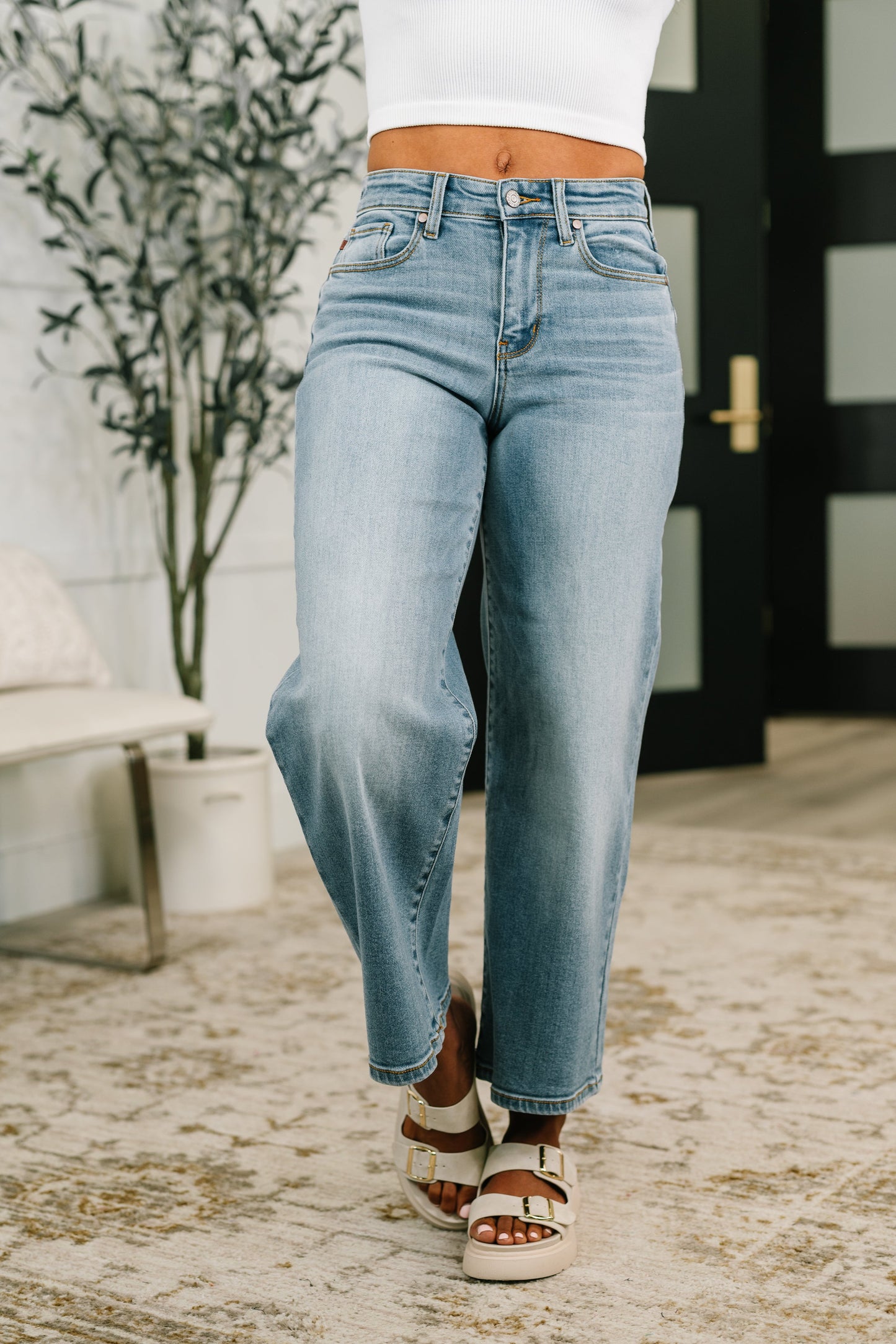 JUDY BLUE MID RISE WIDE LEG ANKLE LENGTH JEAN