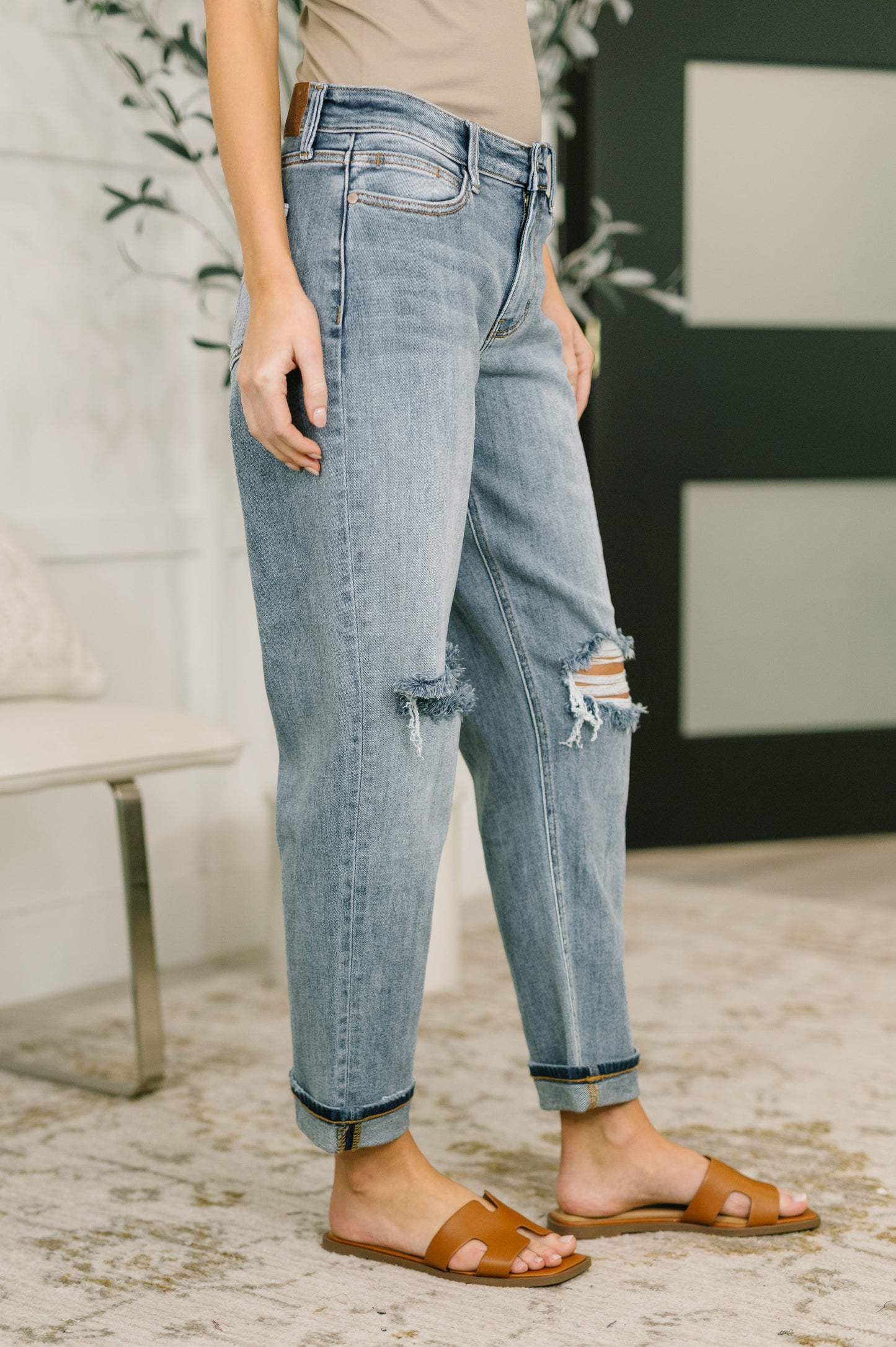 JUDY BLUE MID RISE CUFFED & DESTROYED BOYFRIEND JEANS