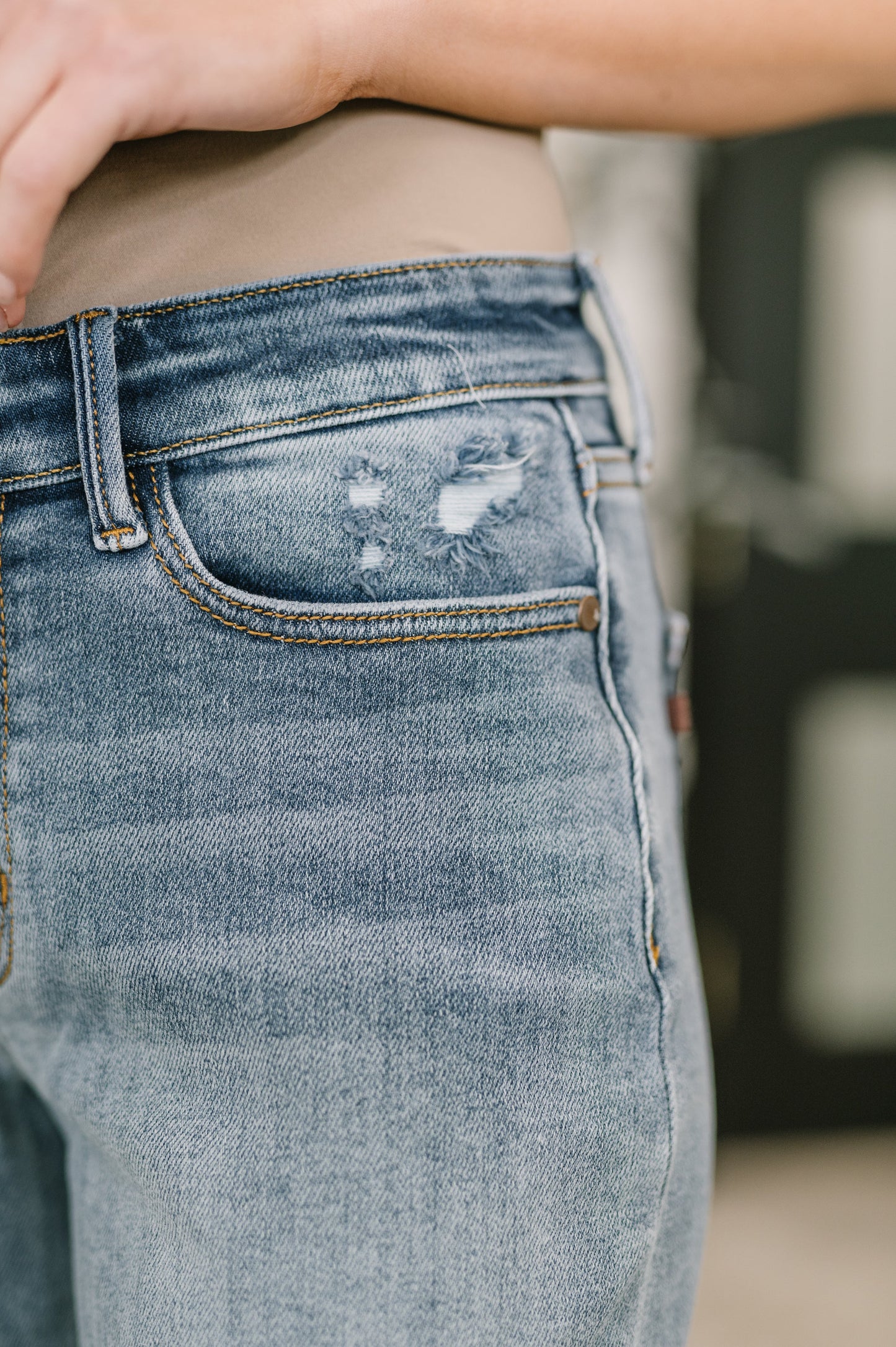 JUDY BLUE MID RISE CUFFED & DESTROYED BOYFRIEND JEANS