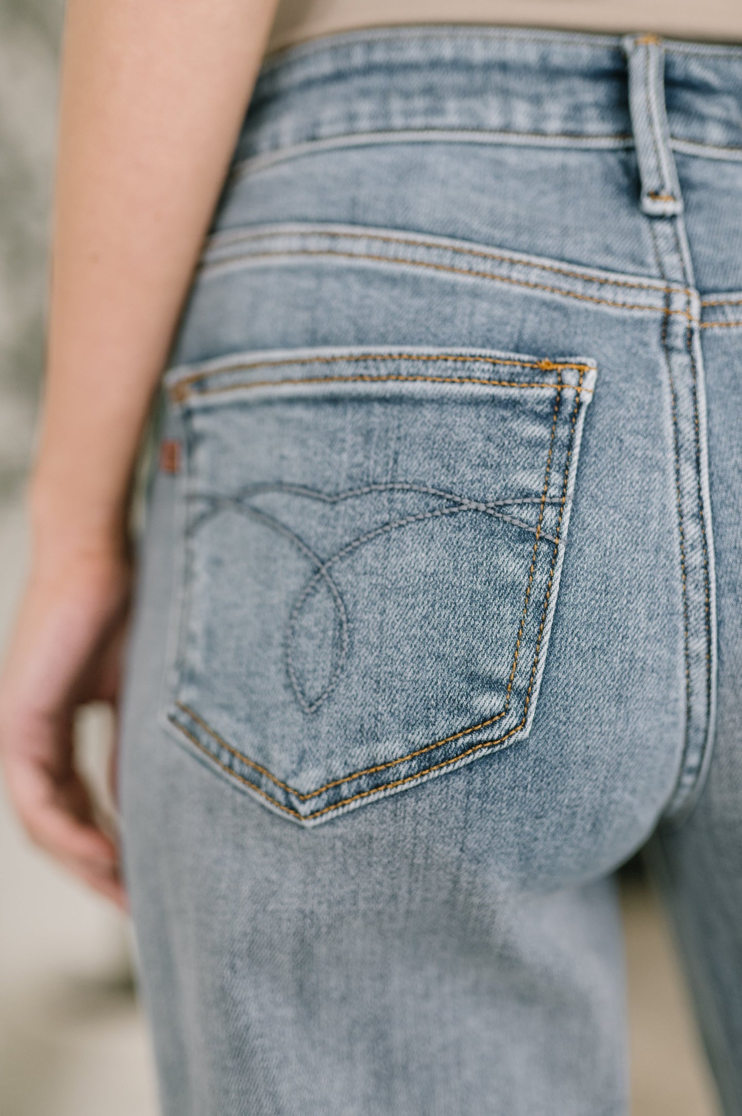 JUDY BLUE MID RISE CUFFED & DESTROYED BOYFRIEND JEANS