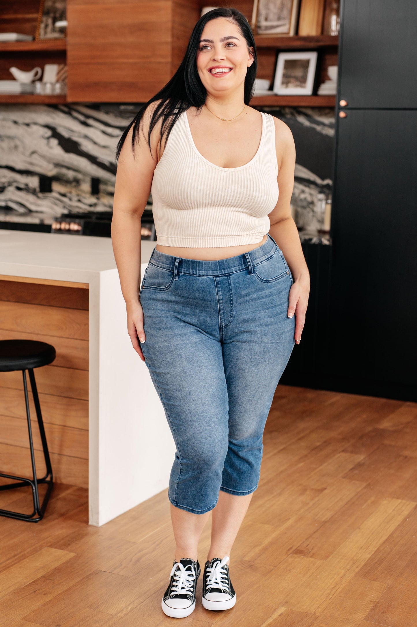 JUDY BLUE COOL DENIM PULL ON CAPRI JEANS