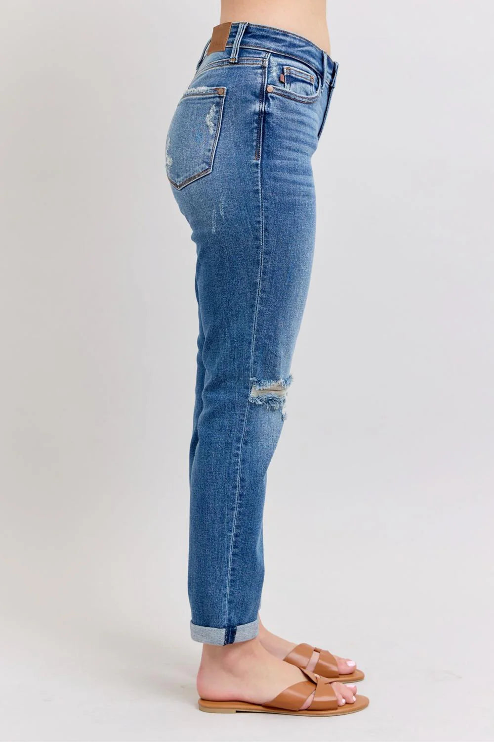 JUDY BLUE MID RISE DISTRESSED BOYFRIEND JEANS
