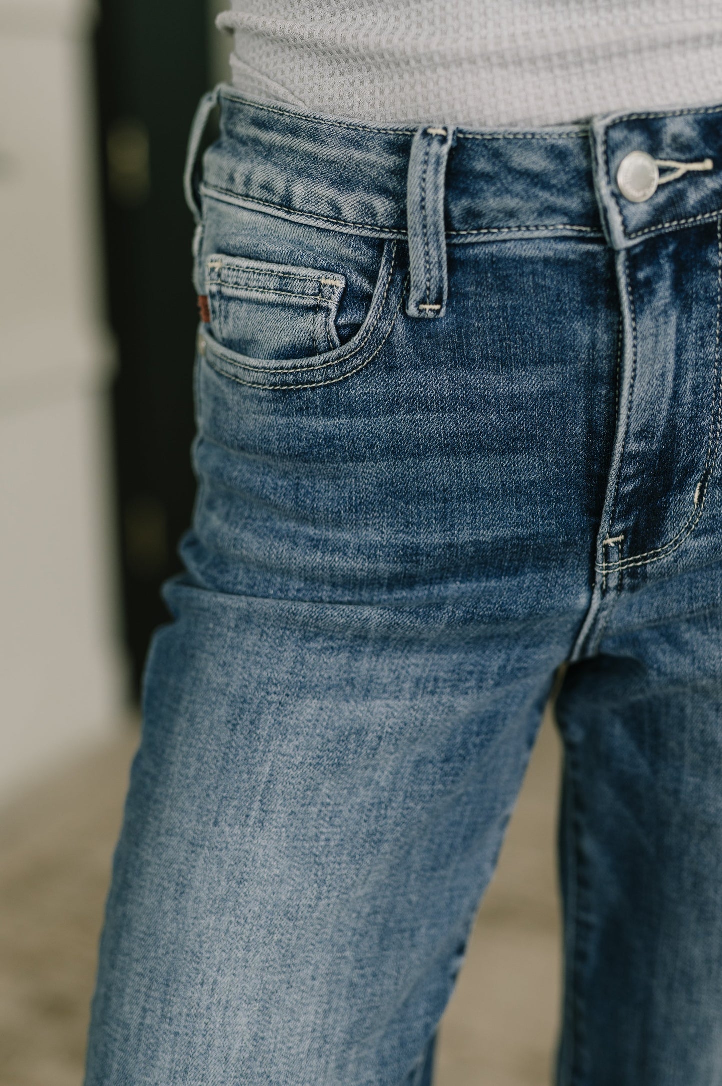 JUDY BLUE DOUBLE BACK LOOP MID RISE STRAIGHT JEANS