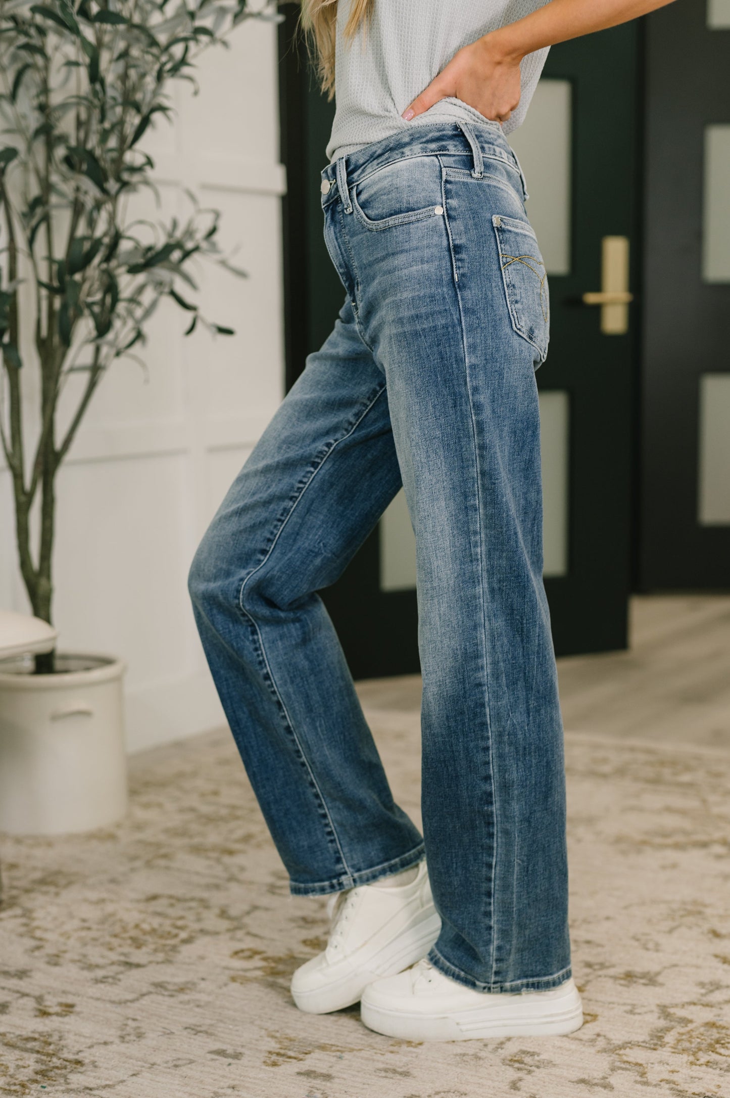 JUDY BLUE DOUBLE BACK LOOP MID RISE STRAIGHT JEANS