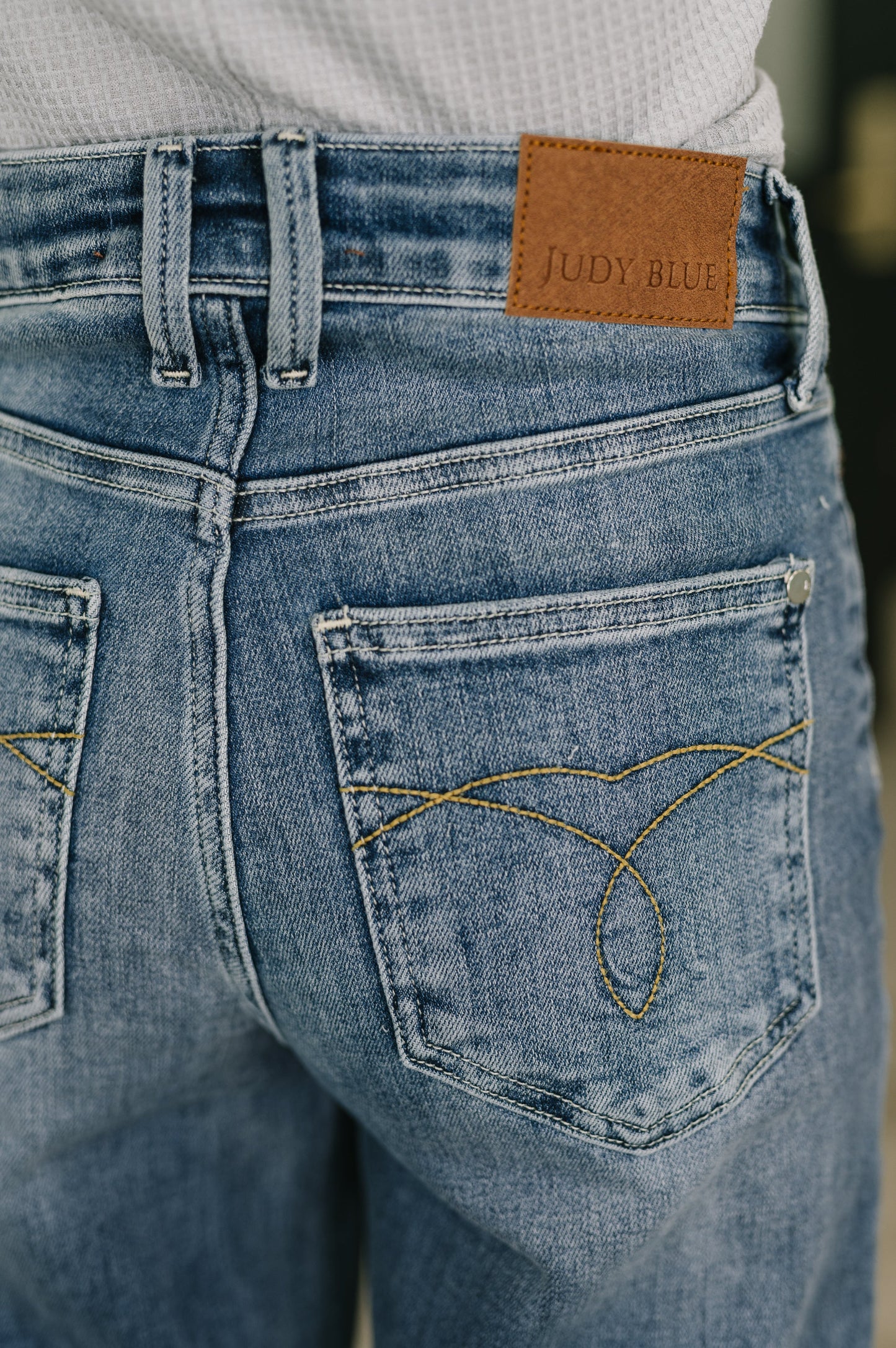 JUDY BLUE DOUBLE BACK LOOP MID RISE STRAIGHT JEANS