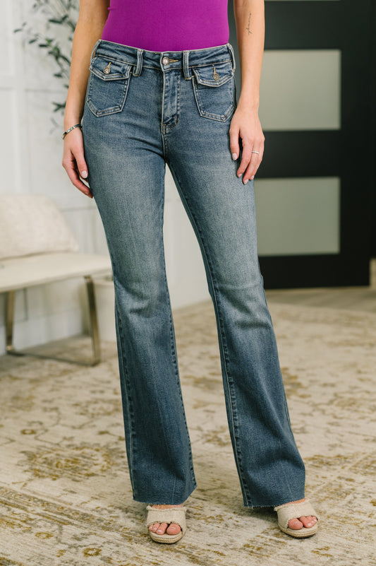 JUDY BLUE MID RISE FLARE JEAN w/ FRONT FLAP POCKETS