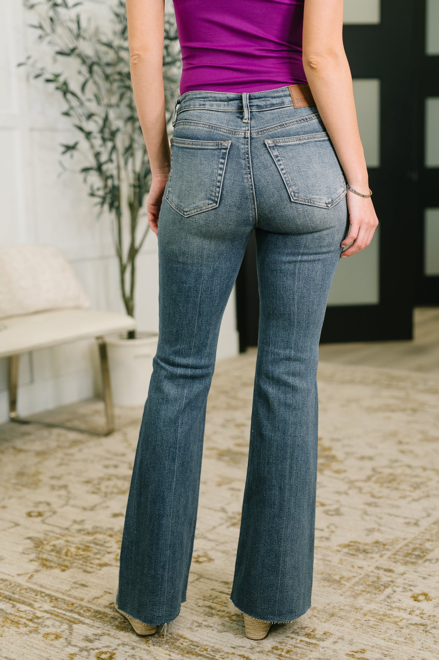JUDY BLUE MID RISE FLARE JEAN w/ FRONT FLAP POCKETS