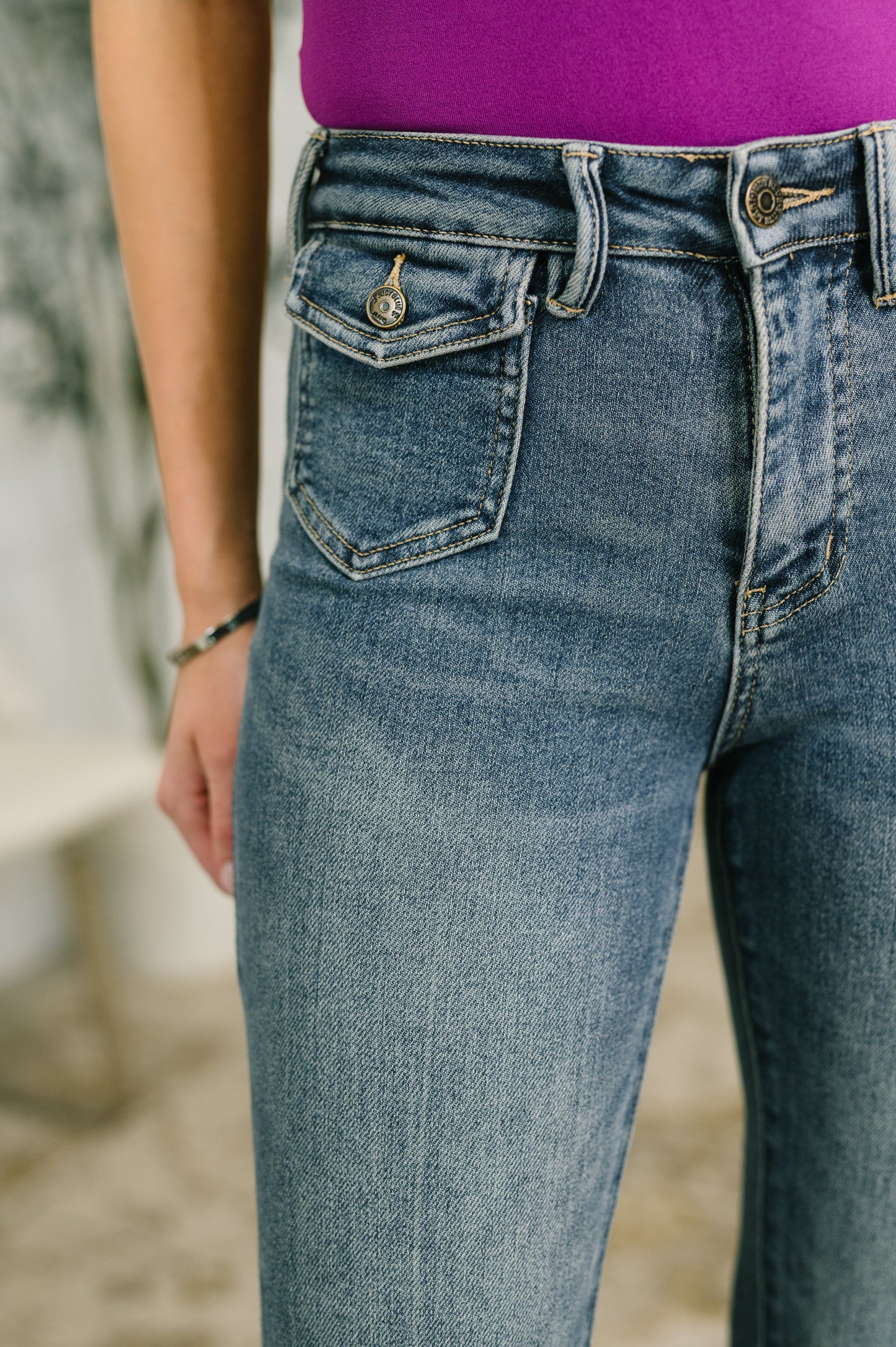 JUDY BLUE MID RISE FLARE JEAN w/ FRONT FLAP POCKETS