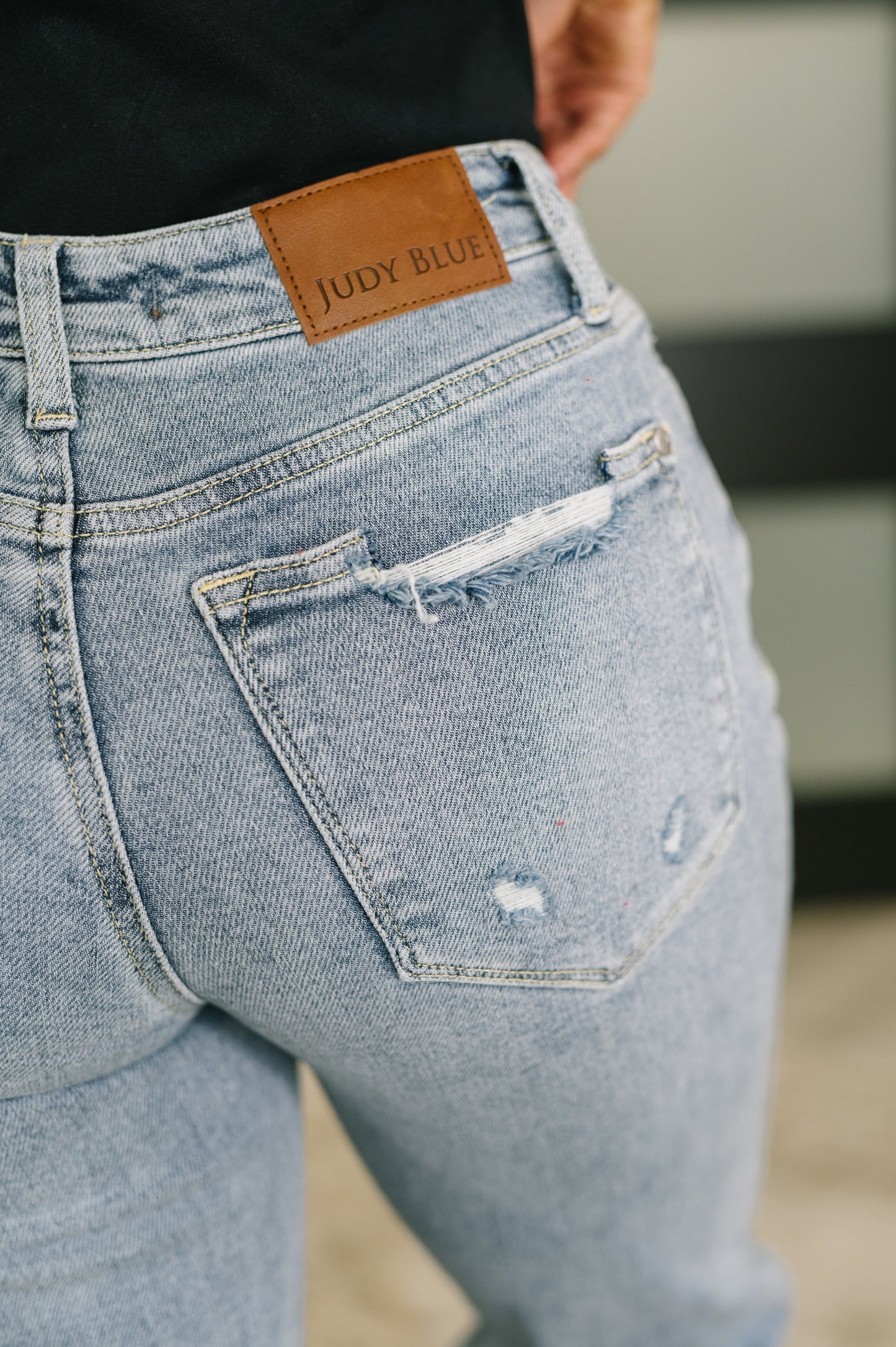 JUDY BLUE JADE MID RISE DISTRESSED STRAIGHT JEANS