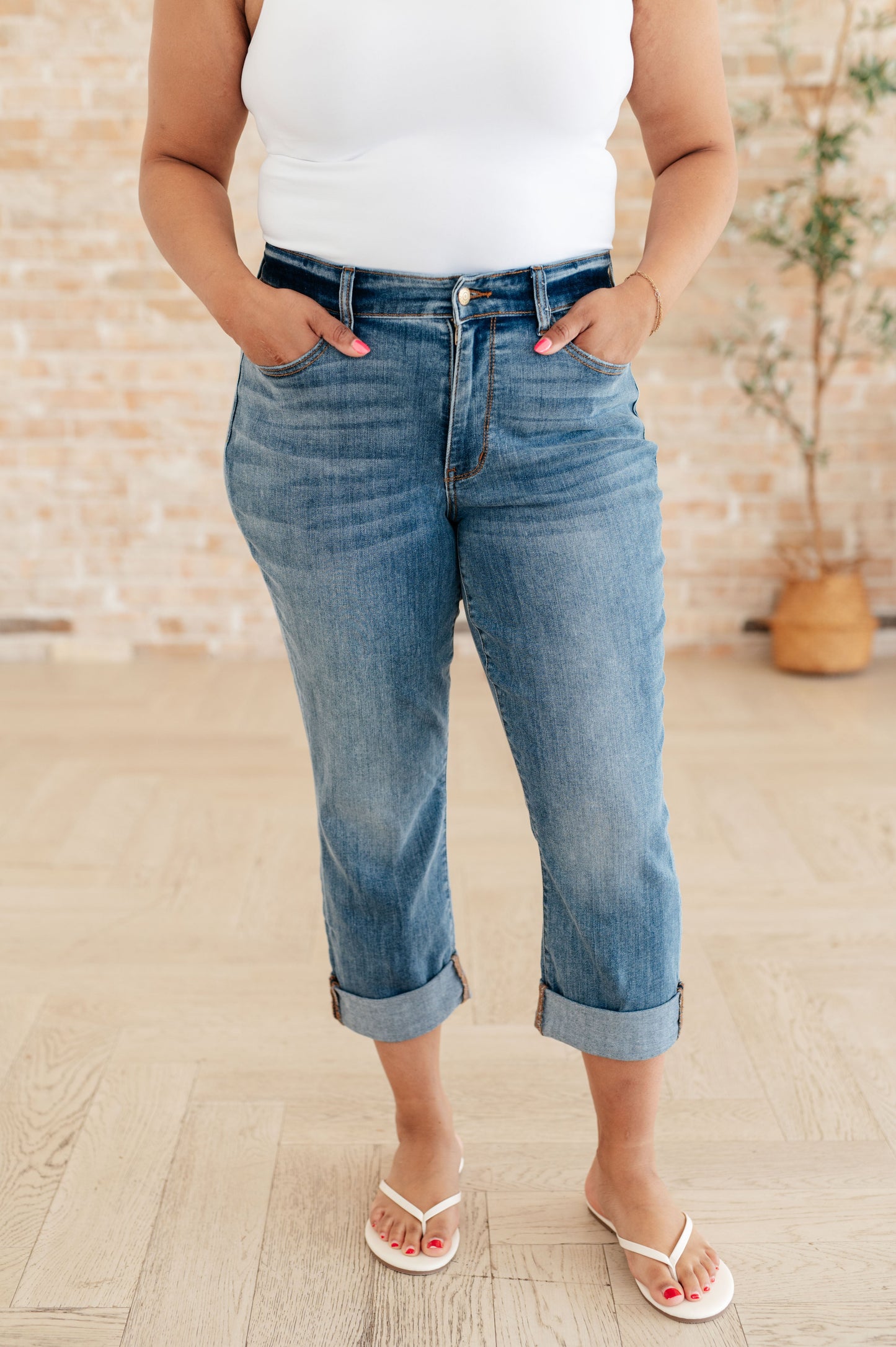 JUDY BLUE MID RISE MEDIUM WASH CUFFED SKINNY CAPRI