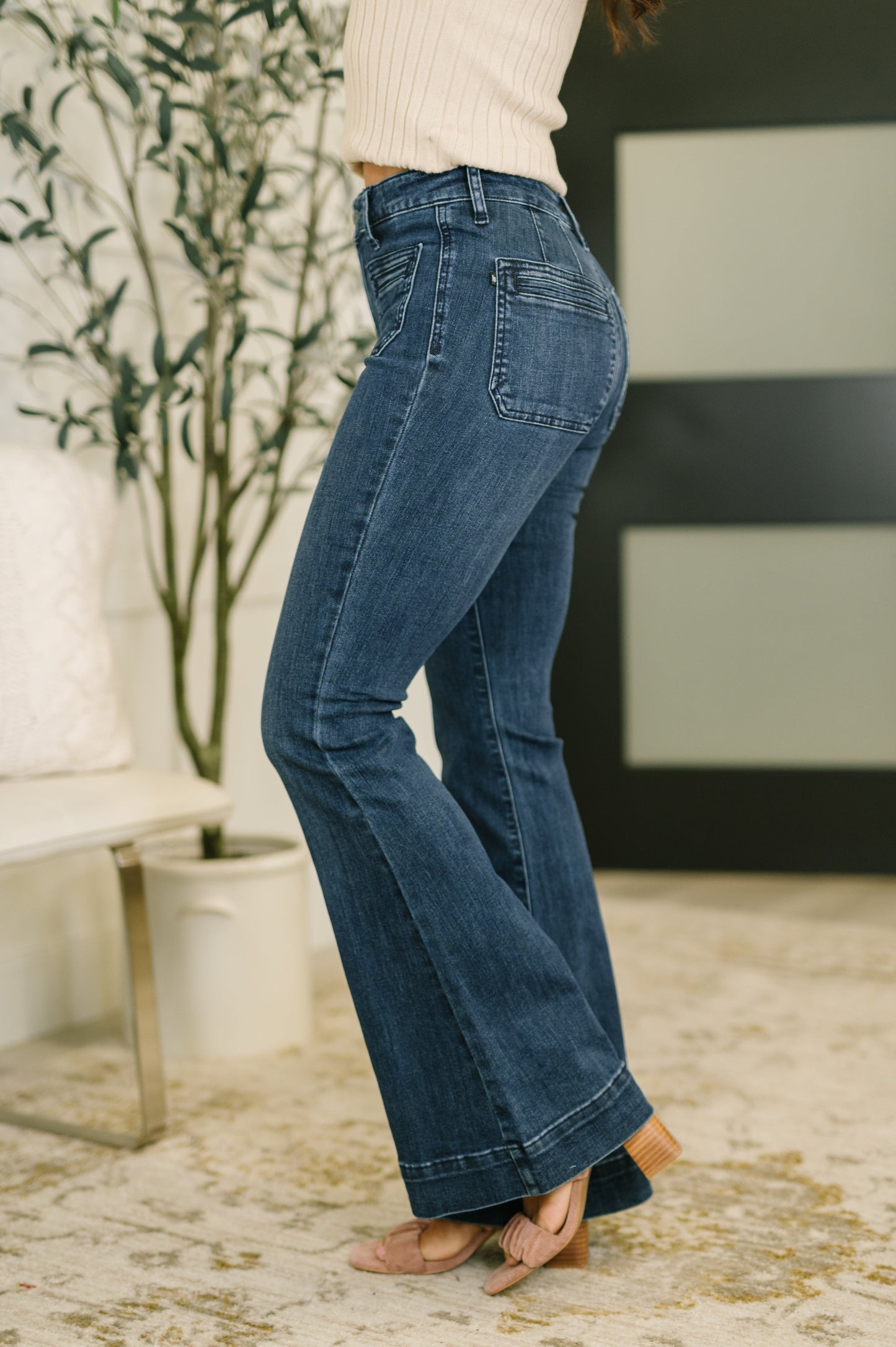 JUDY BLUE HIGH RISE DARK FLARE w/ VINTAGE POCKETS