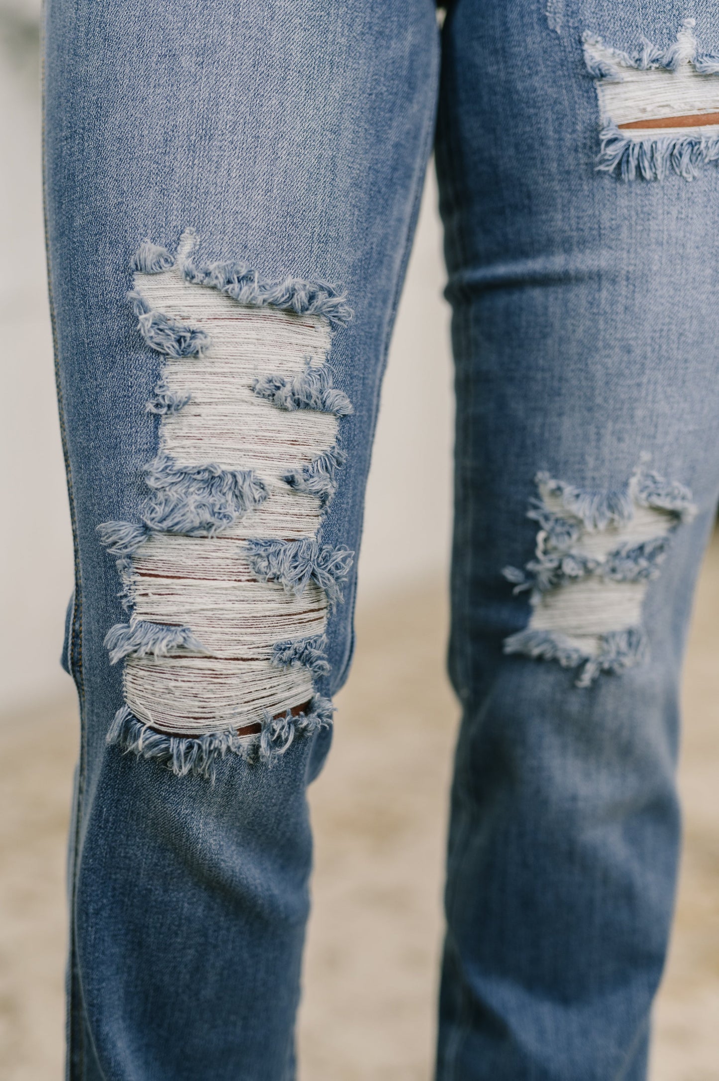 JUDY BLUE HIGH RISE DISTRESSED BOOTCUT JEANS