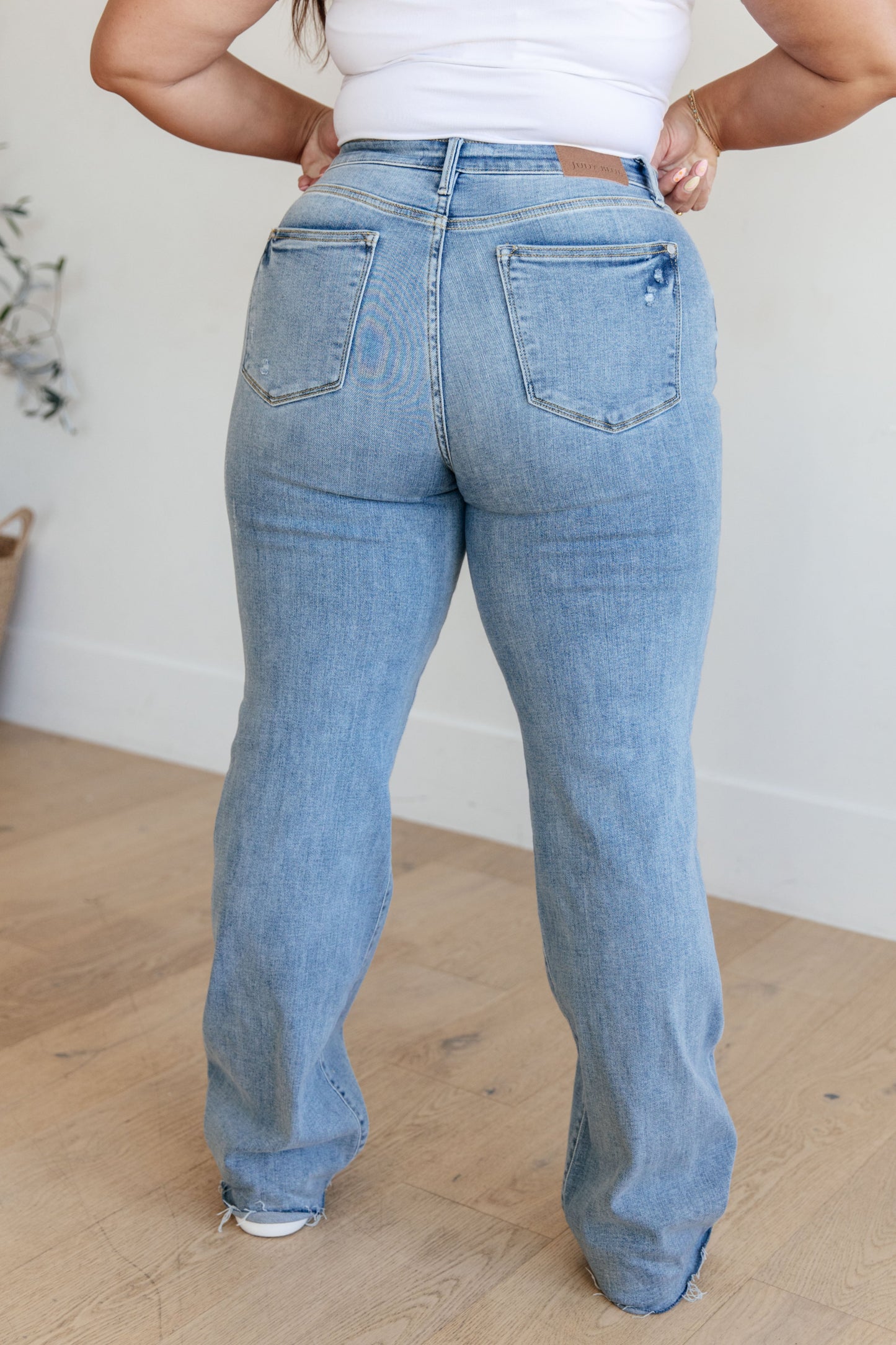 JUDY BLUE HIGH RISE V FRONT WAISTBAND STRAIGHT LEG JEANS