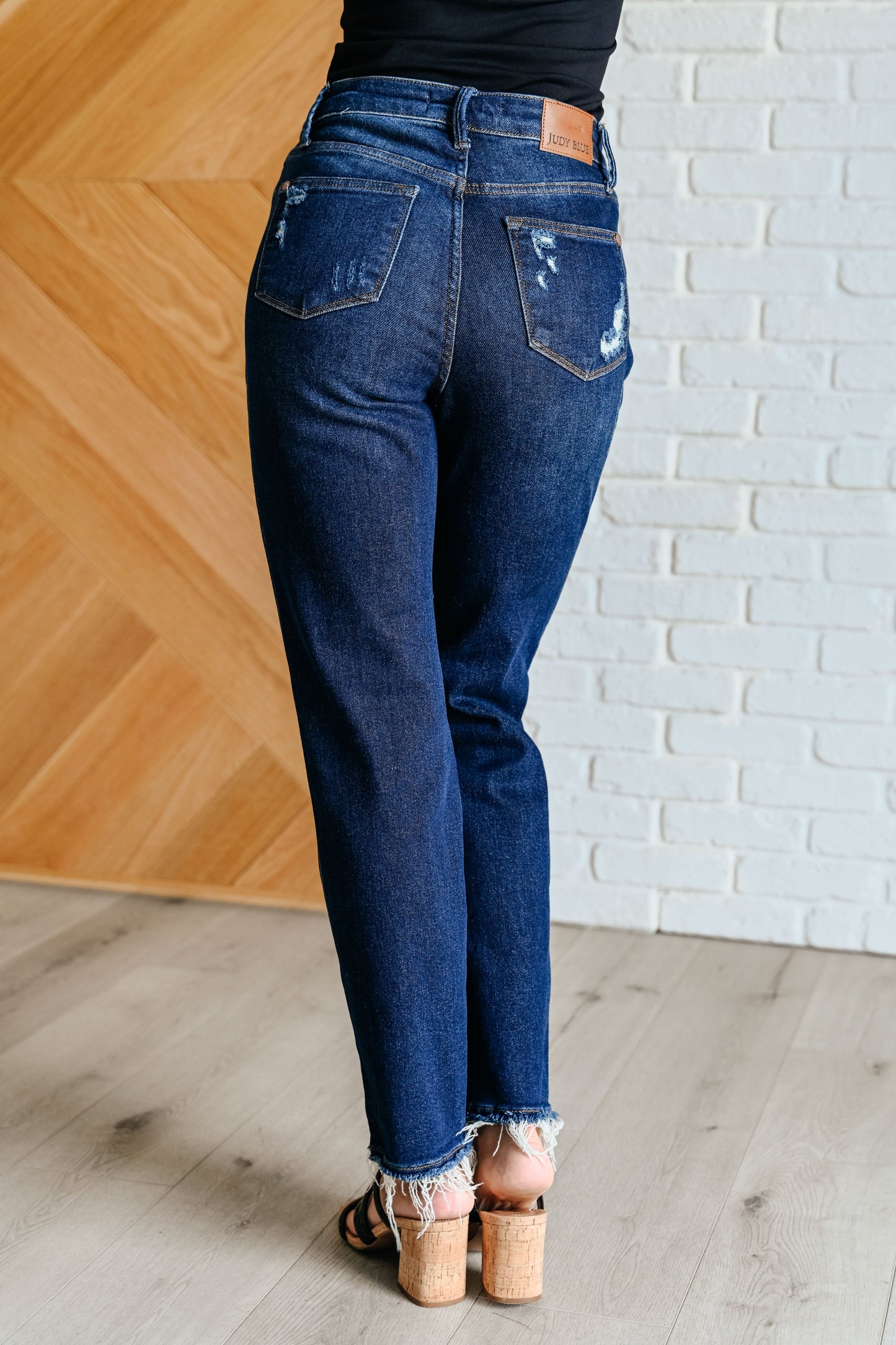 JUDY BLUE HR RIGID MAGIV DISTRESSED STRAIGHT LEG JEANS