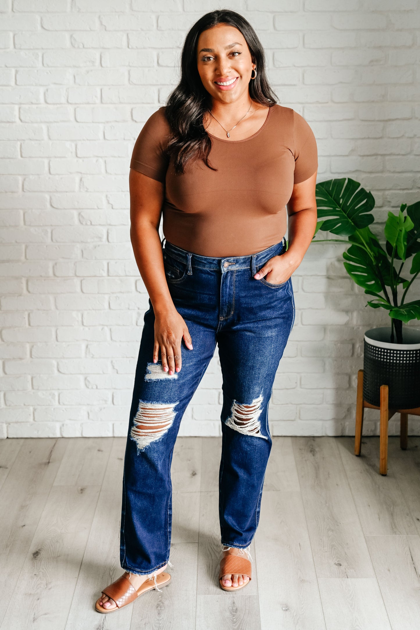 JUDY BLUE HR RIGID MAGIV DISTRESSED STRAIGHT LEG JEANS