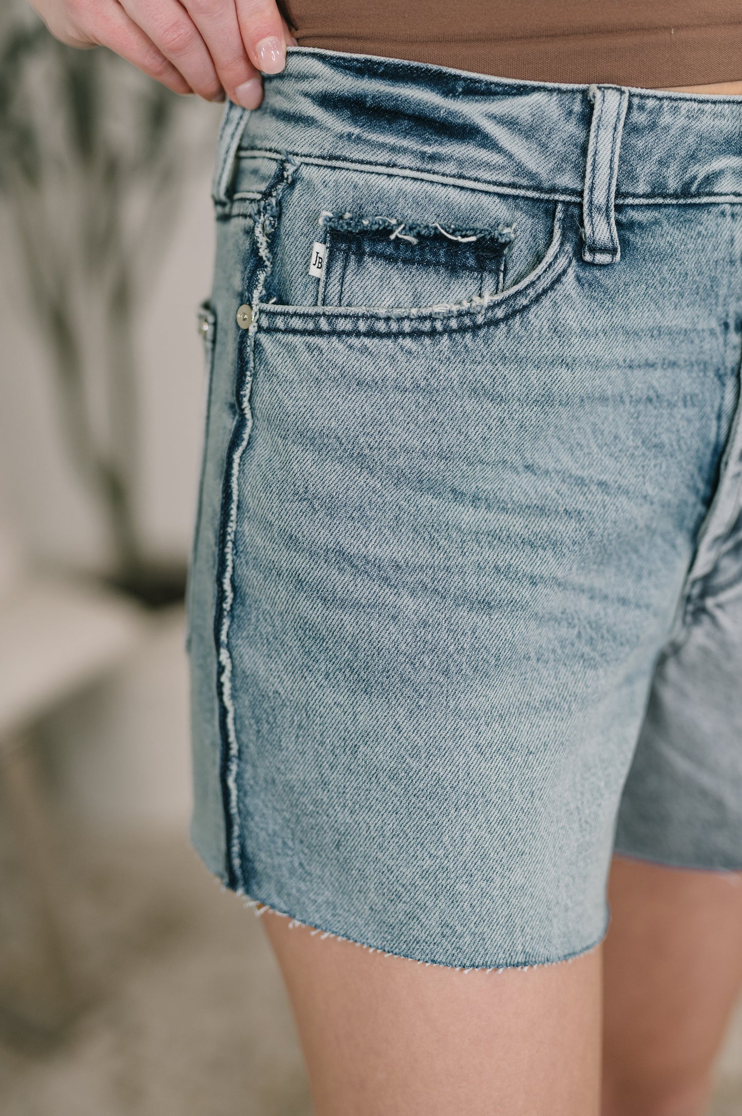 JUDY BLUE HIGH RISE RIGID MAGIC RAW SIDE SEAM SHORTS