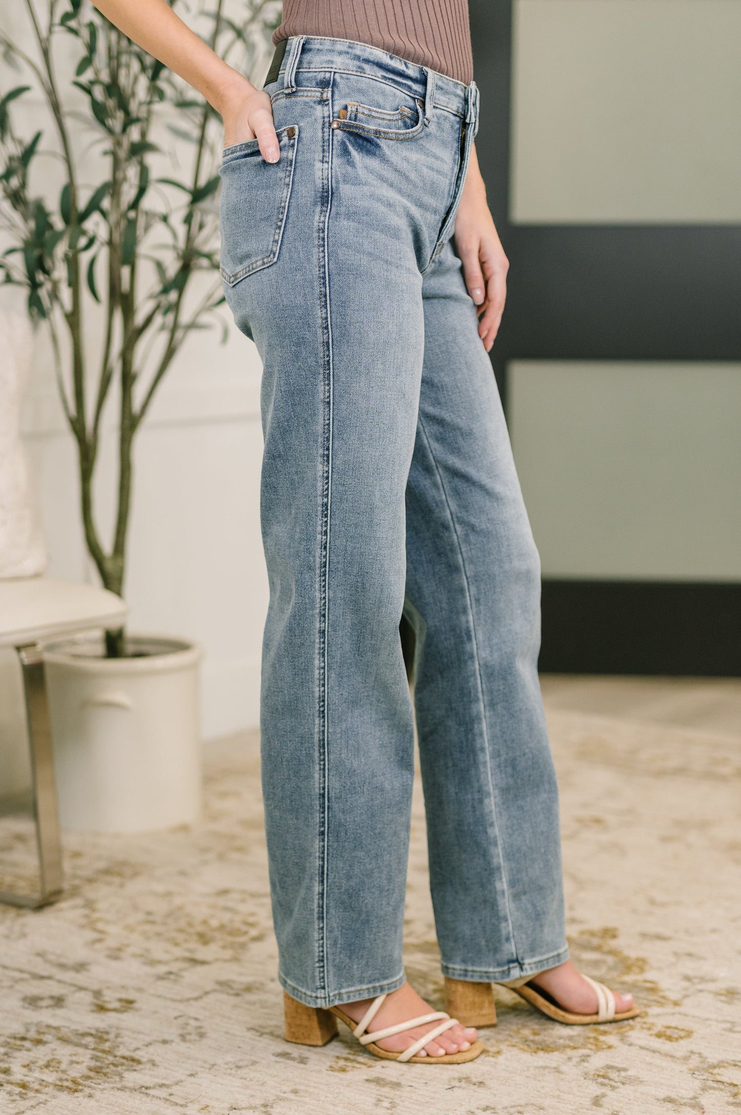 JUDY BLUE HIGH RISE TUMMY CONTROL SLIM STRAIGHT FIT JEANS