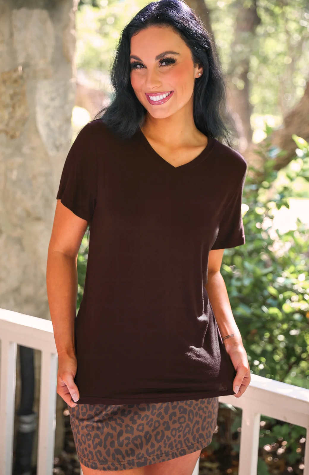 BASIC V NECK TEE in CHOCOLATE BROWN