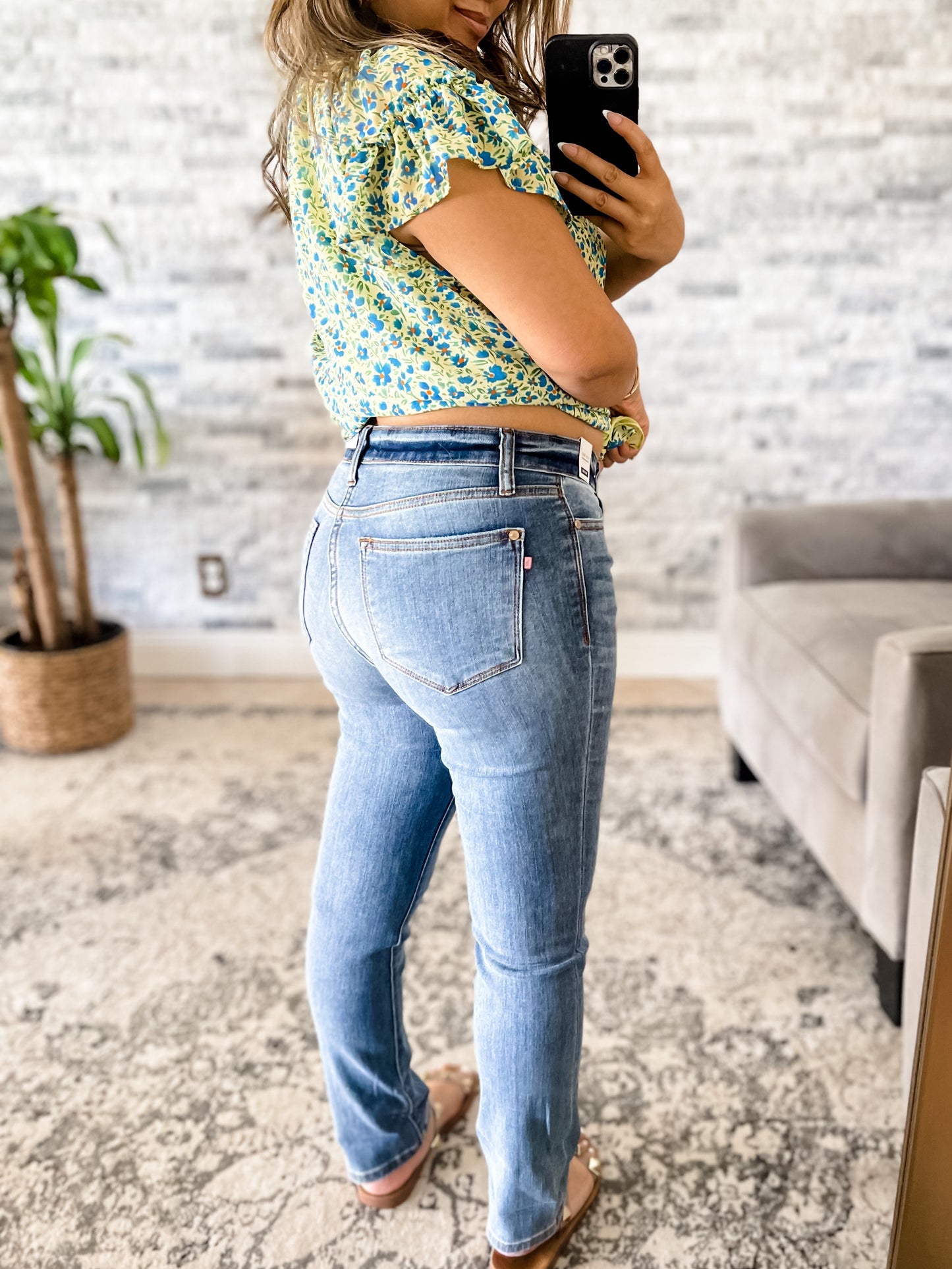 JUDY BLUE MID RISE MEDIUM WASH CUFFED SKINNY CAPRI