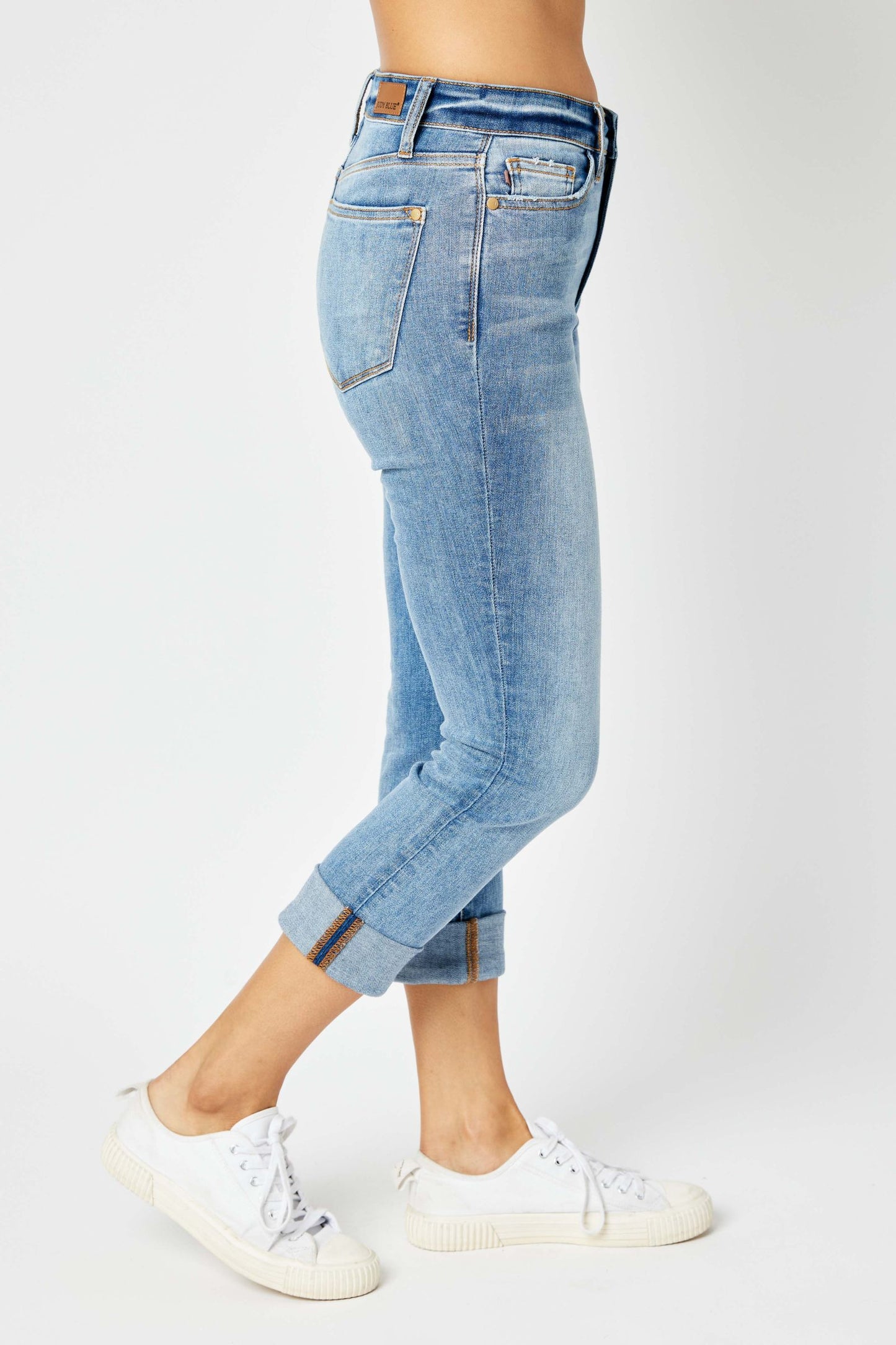 JUDY BLUE MID RISE MEDIUM WASH CUFFED SKINNY CAPRI