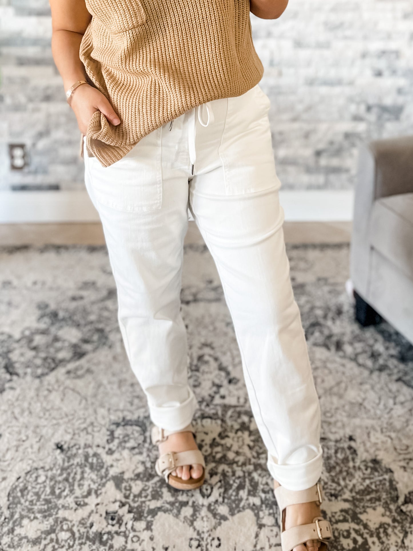 JUDY BLUE HIGH RISE DOUBLE CUFFED JOGGER in WHITE